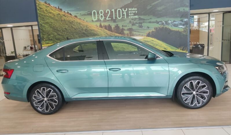 
								Skoda Superb full									