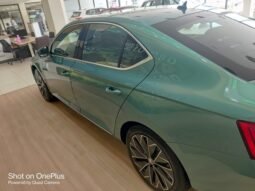 
										Skoda Superb full									